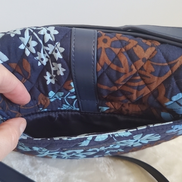 𝅺VERA Bradley Retired Fall 2016 Navy Blue Floral Slim Saddle Crossbody Bag Purse - Picture 9 of 16